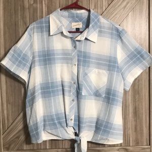 Universal Thread Short Sleeve Button Top